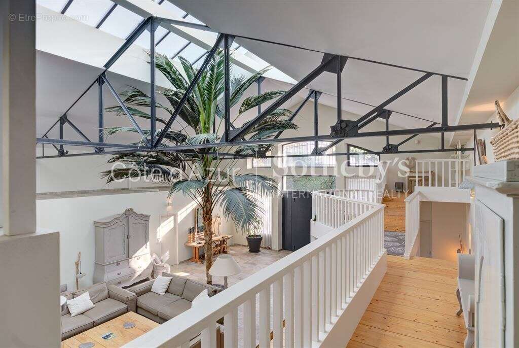 Cannes centre, villa de ville rénovée avec terrasse à proximité de la Croisette - photo 9
