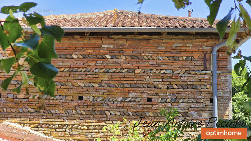 Maison à SAINTE-FOY-DE-PEYROLIERES