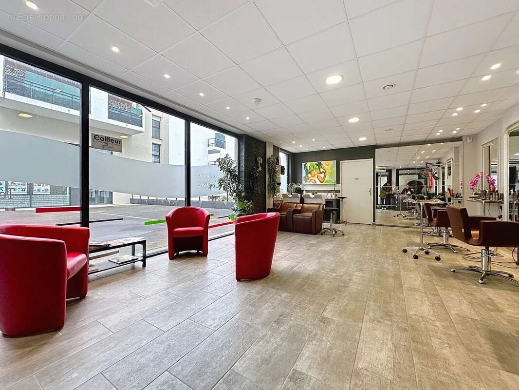 Commerce à AUZEVILLE-TOLOSANE