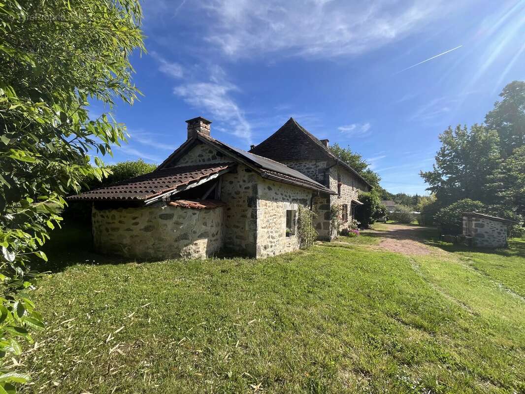 Maison à SAINT-SAUD-LACOUSSIERE