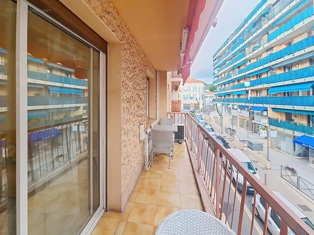 Appartement à VALLAURIS