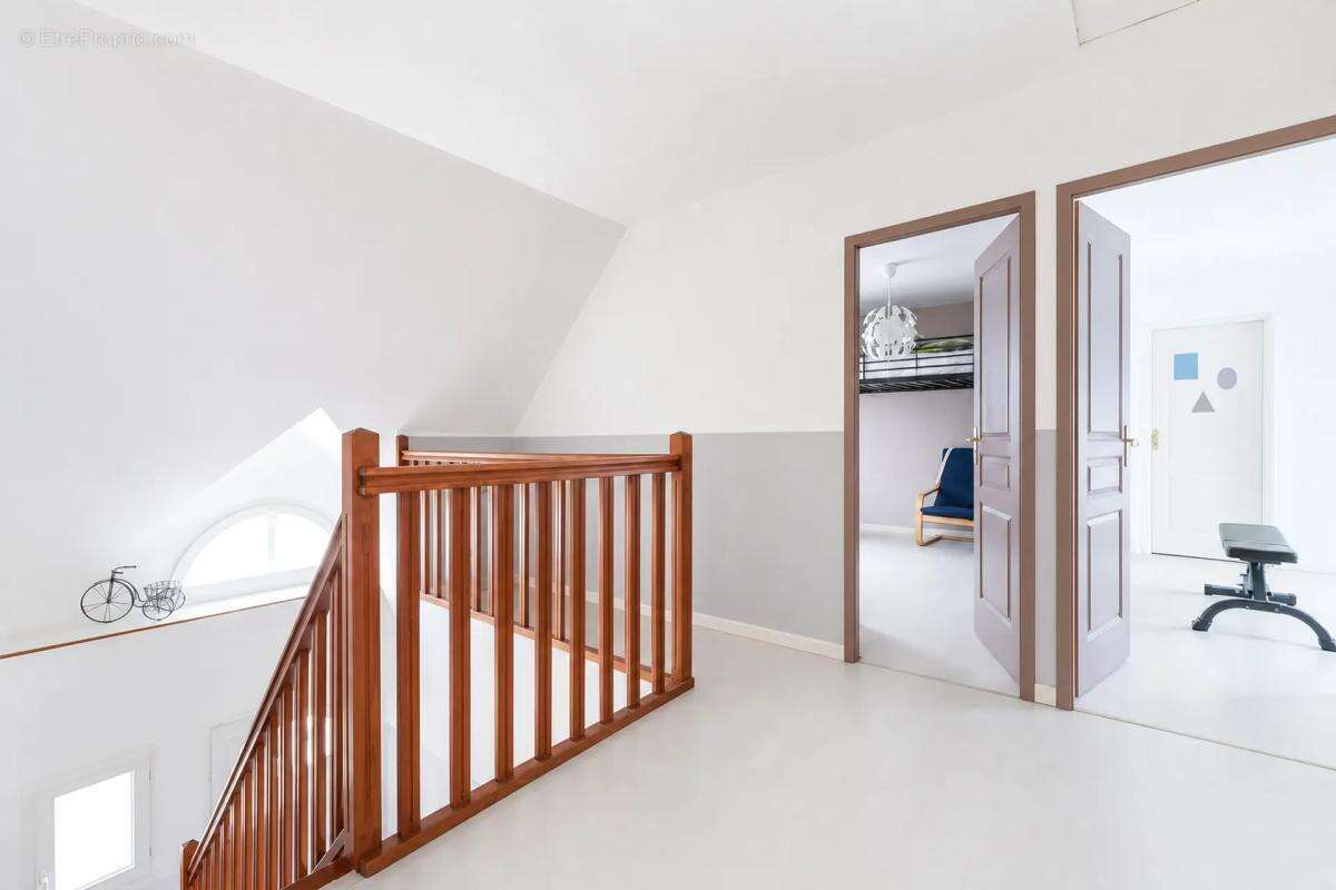 Maison familiale moderne de 200 m² avec jardin spacieux - photo 5