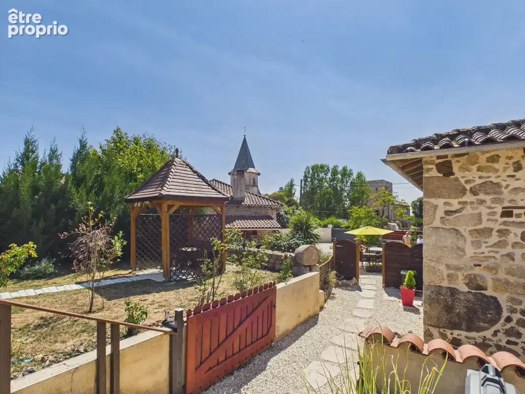 Charmante propriété avec deux maisons, grange et piscine chauffée - photo 20