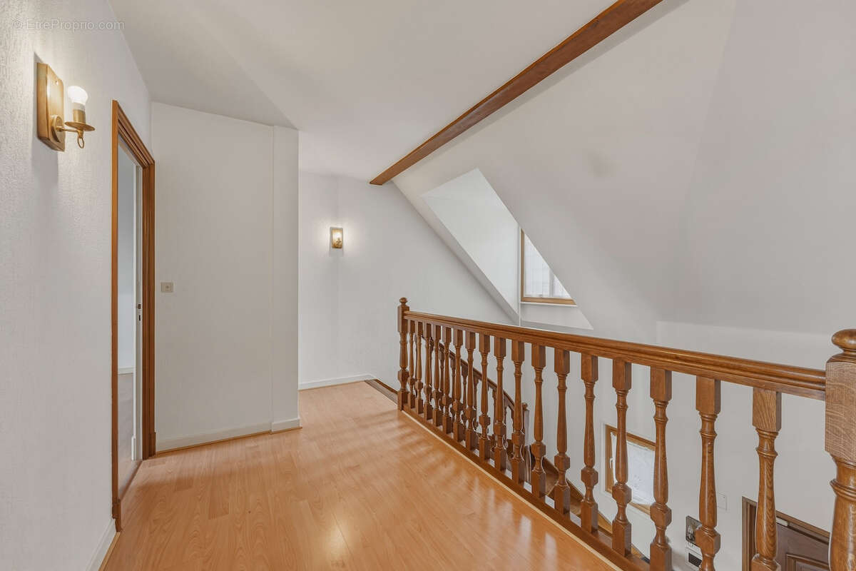 Maison à CRANVES-SALES