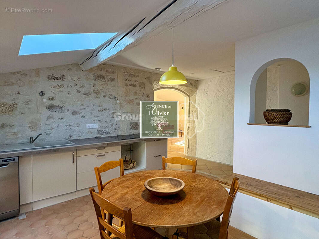 ARLES. Appartement dans un hôtel particulier - photo 5