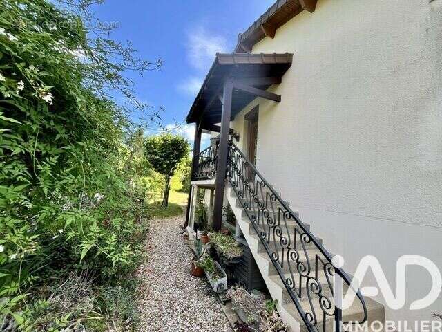 Maison 77 m² à Vouille  - photo 4