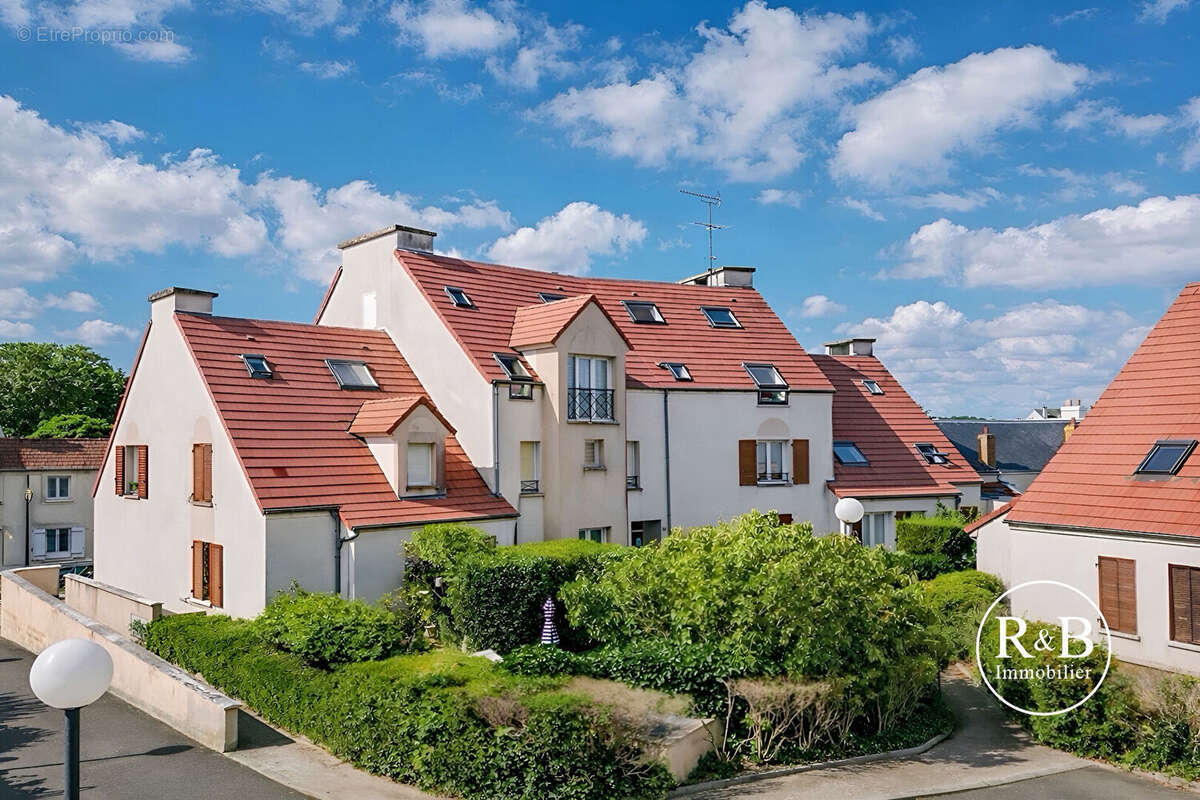 Appartement à LES CLAYES-SOUS-BOIS