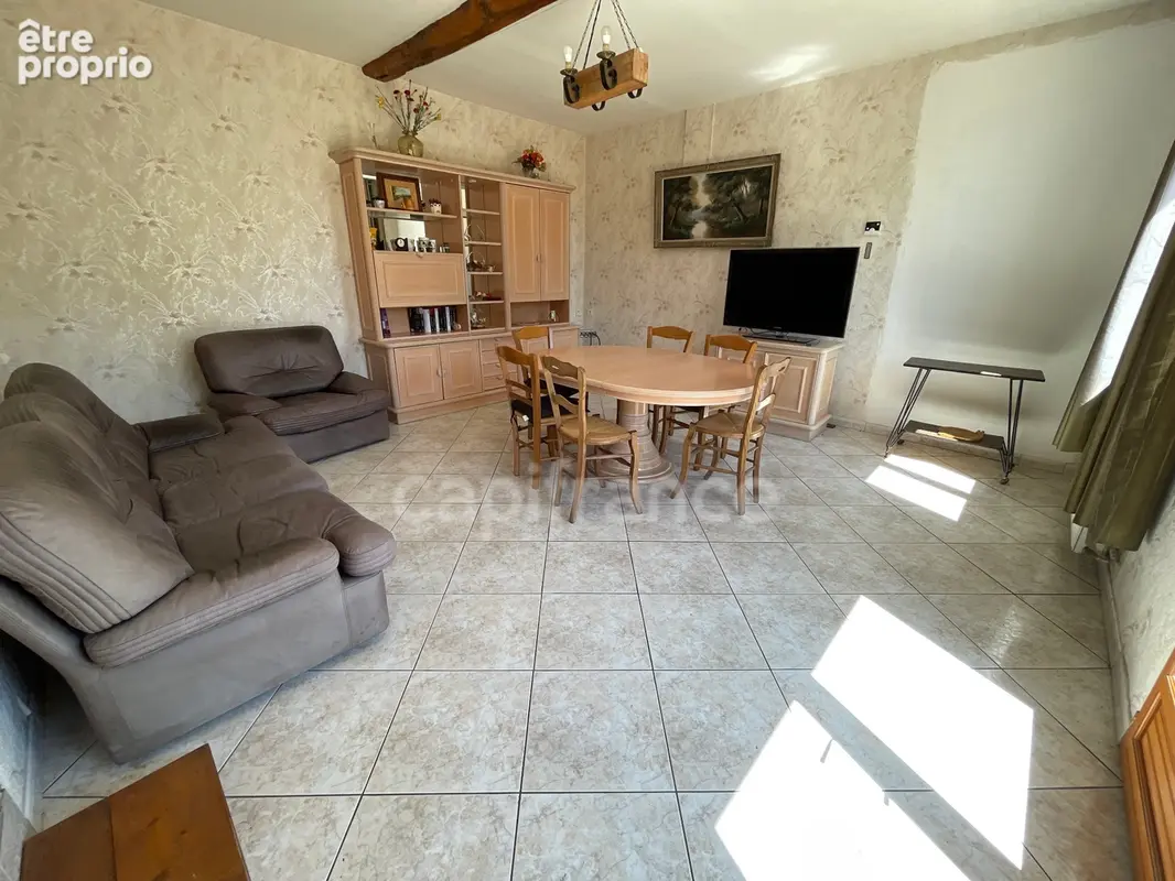 Maison 1 chambre, grenier aménageable, grand garage - photo 2