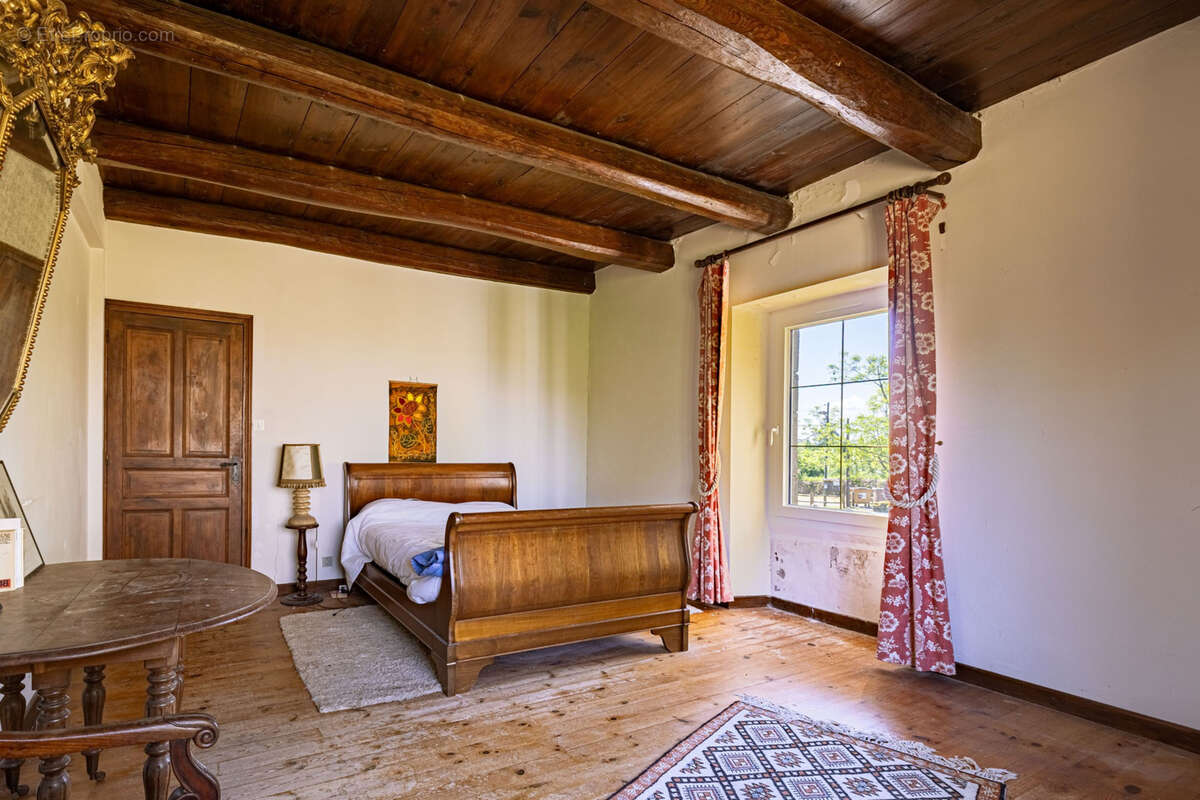 Vente ancien manoir - langogne-ecurie -box a chevaux - photo 8