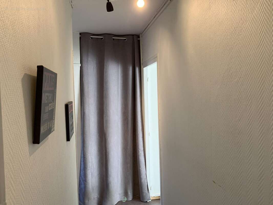 entrée appartement , dégagement - Appartement à AUCH