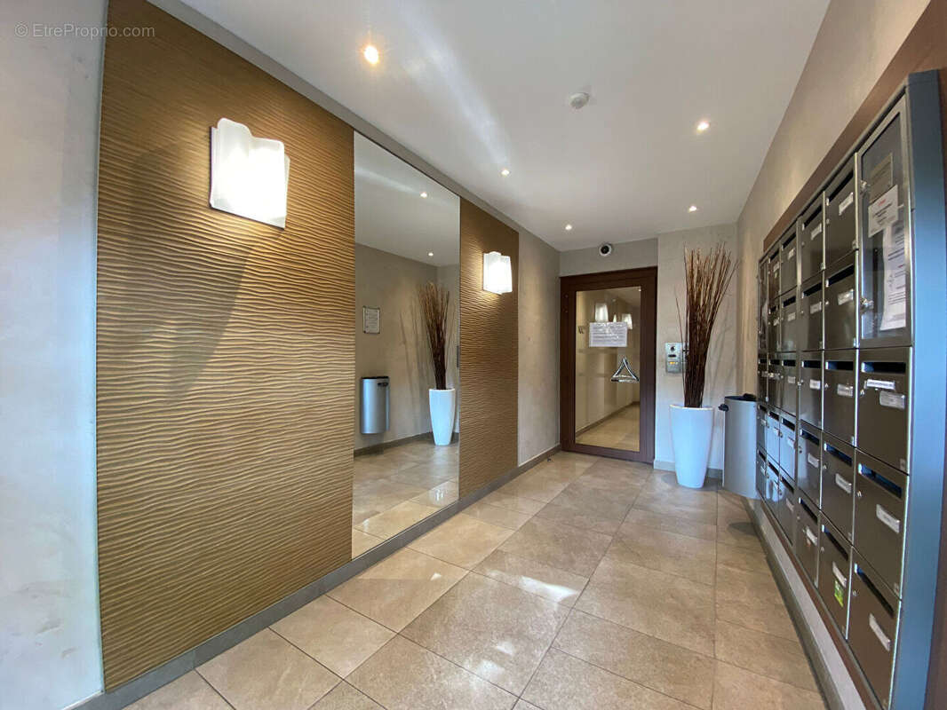 Appartement à SARTROUVILLE