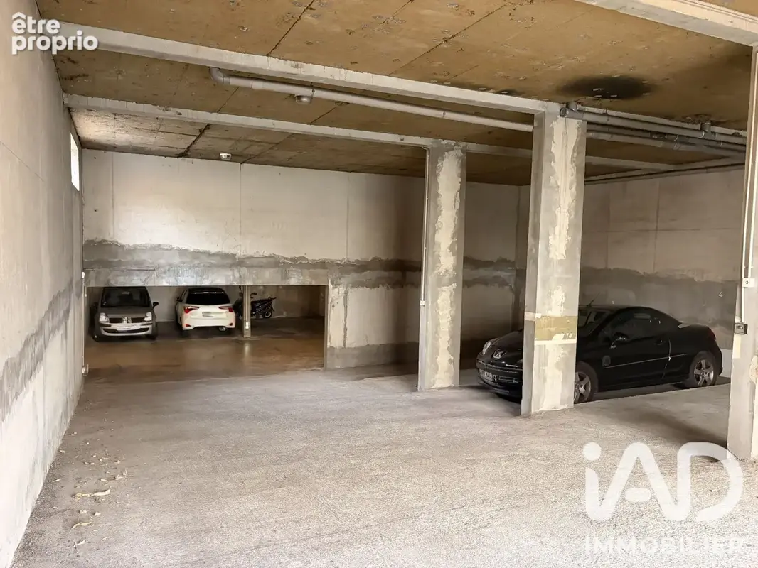 Photo 1 - Parking à BEZIERS