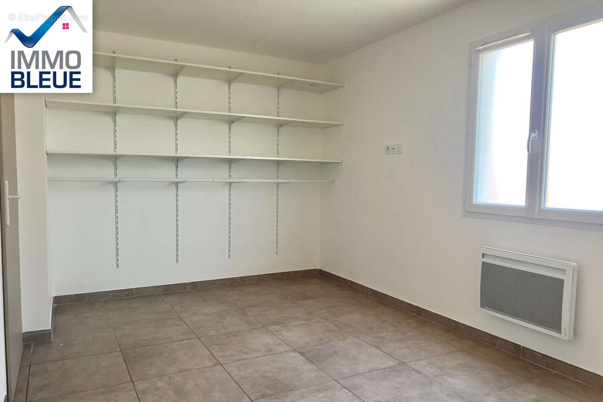 Maison à SAINT-MITRE-LES-REMPARTS