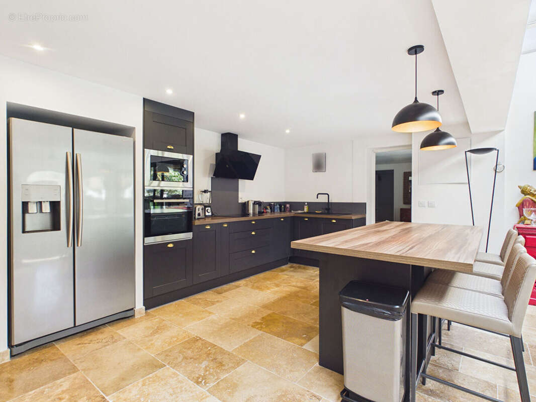 Villa 400 m2  sur 3411m² avec piscine, jacuzzi et dépendances - photo 10