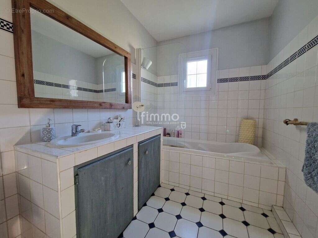 Villa T7 avec piscine, garage et terrain - photo 9