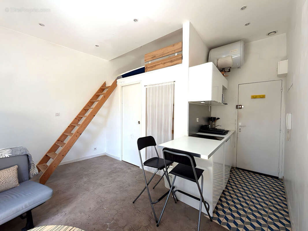 Aix En Provence Centre Ville - Studio + mezzanine - 19 m2 - photo 2