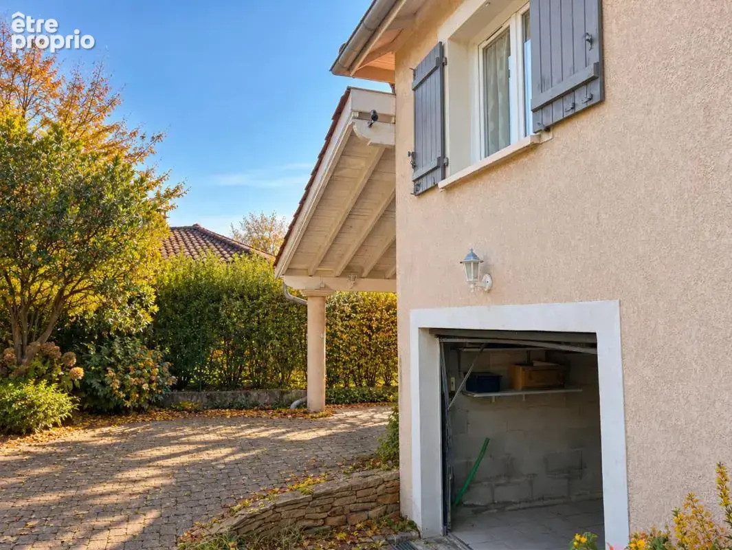 Savigneux – Maison avec piscine, jardin et 5 chambres ! - photo 5