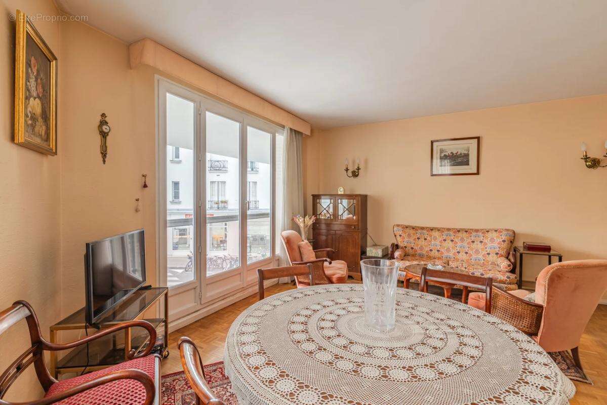 Appartement à PARIS-18E