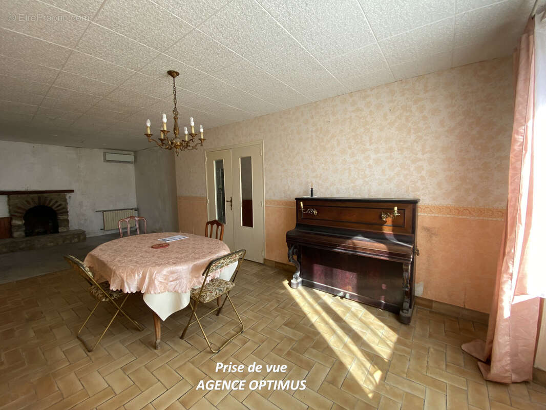 A vendre : Maison de ville à rénover avec dépendances, VILLENEUVE LA GUYARD - photo 4