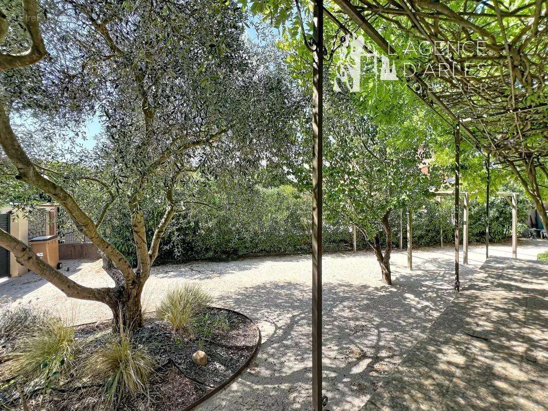 Arles – Maison familiale 157 m² – 5 chambres dont 2 de plain-pied – jardin arboré et clos - photo 18