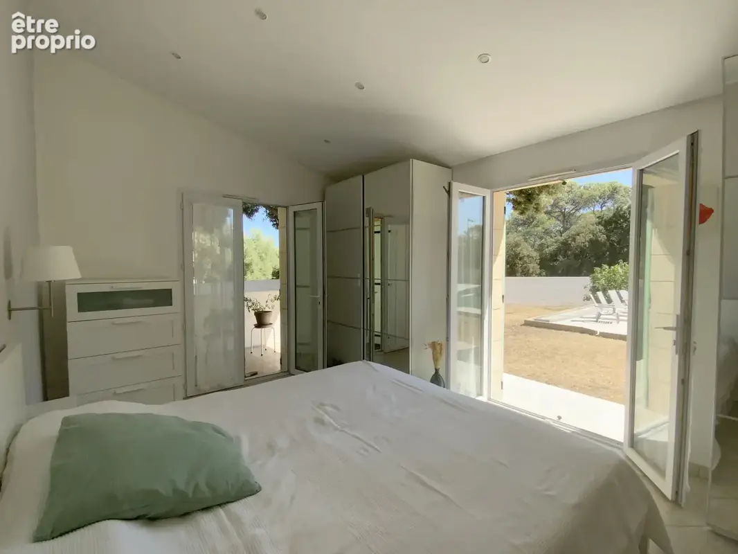Villa de plain pied sur beau terrain arboré avec piscine, et studio indépendant. - photo 3