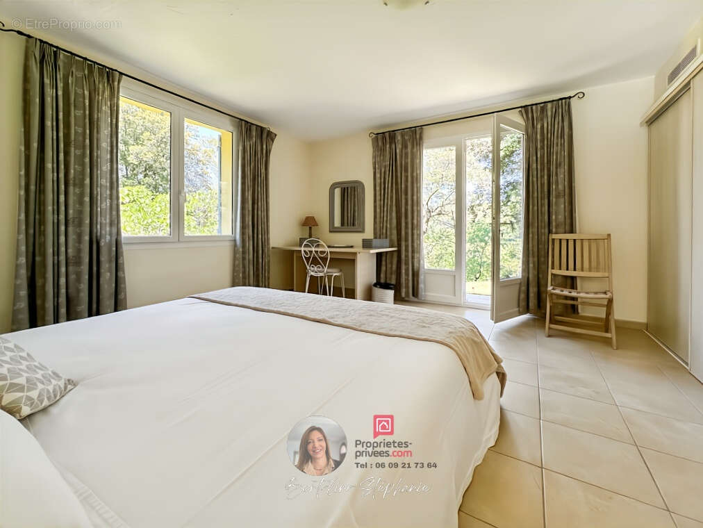 TRANS-EN-PROVENCE - Maison de plain-pied avec piscine, dépendance et terrain paysagé - photo 12