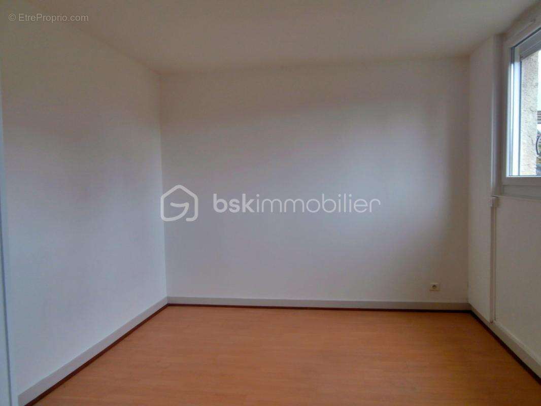 Appartement à LA CHAPELLE-EN-SERVAL