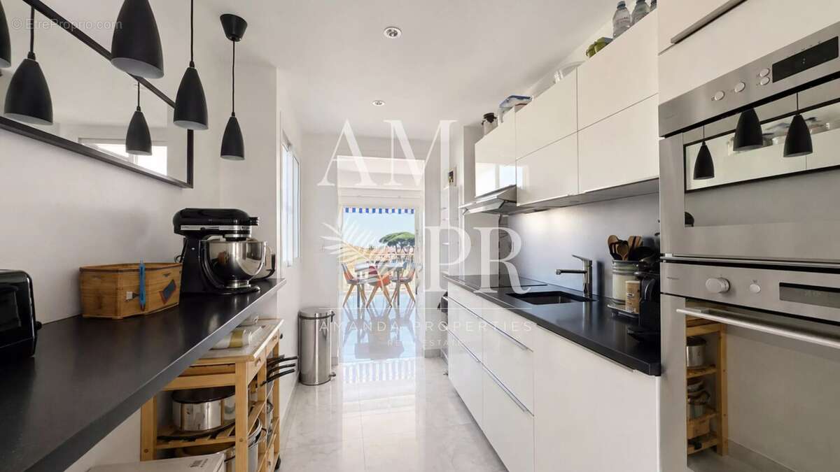 Cannes – secteur stanislas – appartement rénové avec vue mer - photo 4