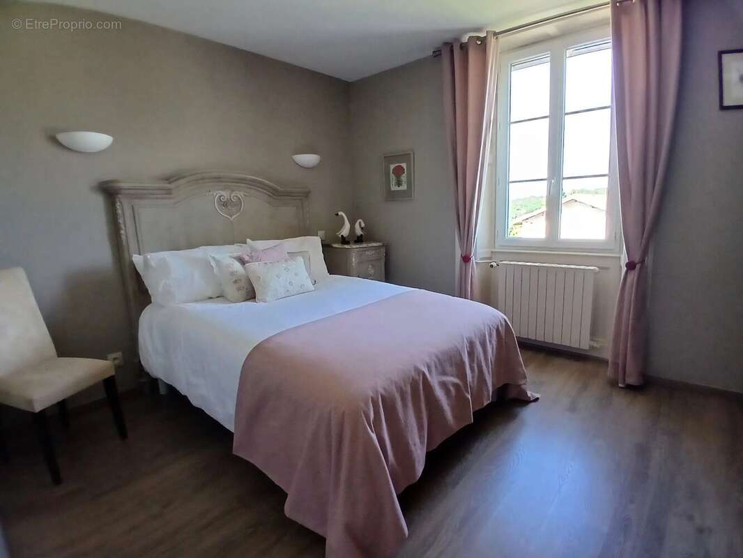 Maison à VILLEBOIS-LAVALETTE