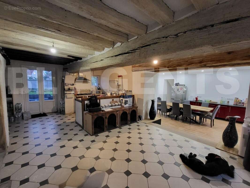 2 - Maison à SAINT-DENIS-LES-REBAIS