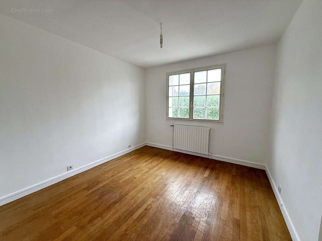 Maison à MORAINVILLIERS