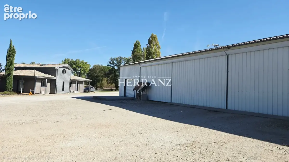 Zone d'activite : bureau 220m2 + atelier production 920m2 + entrepot 130 m2 - photo 3