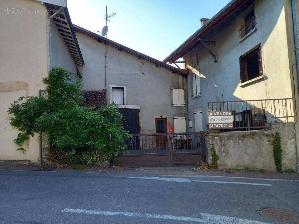 Maison à DOMARIN