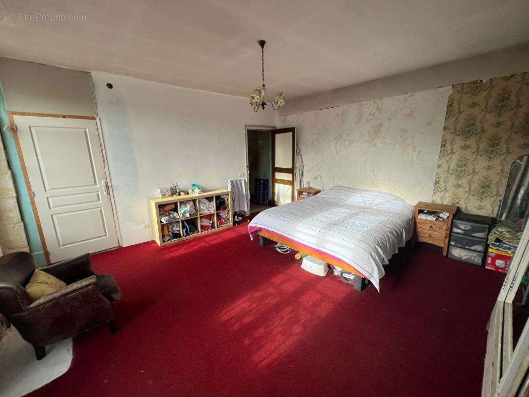 Maison à VIC-FEZENSAC