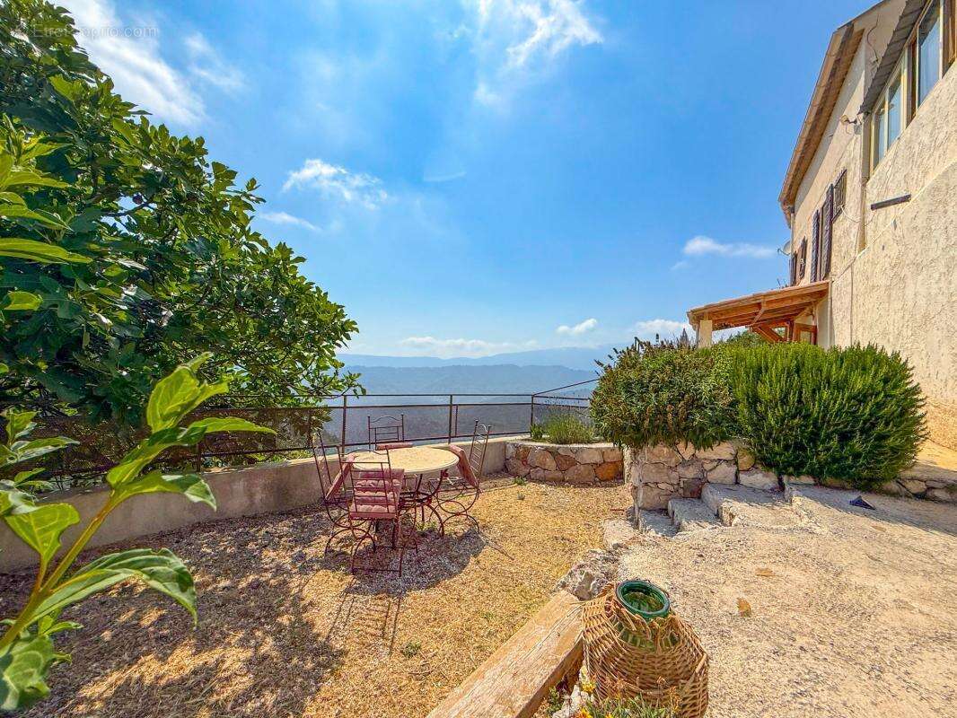 Bâtisse de 180,30 m², 3 appartements + Terrain 34 443 m² - photo 25