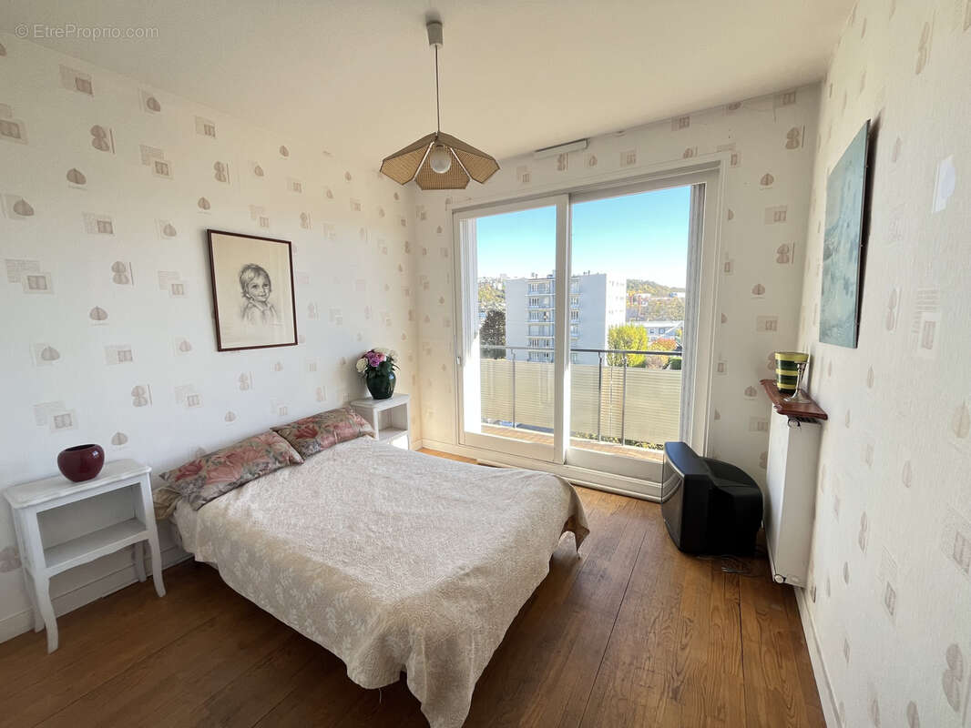 Appartement à SAINT-PRIEST-EN-JAREZ