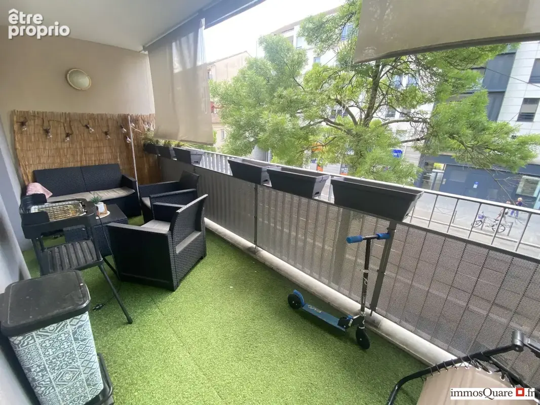 Appartement 85 m² à Bron  - photo 2