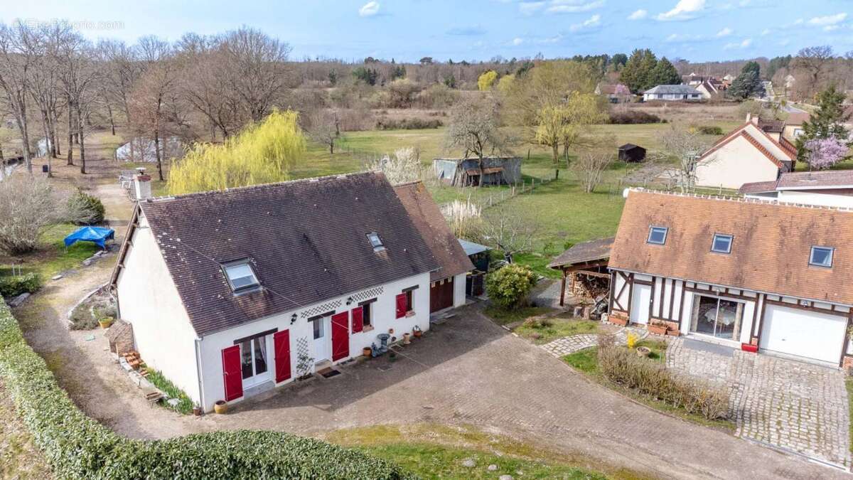 Maison à SELLES-SAINT-DENIS