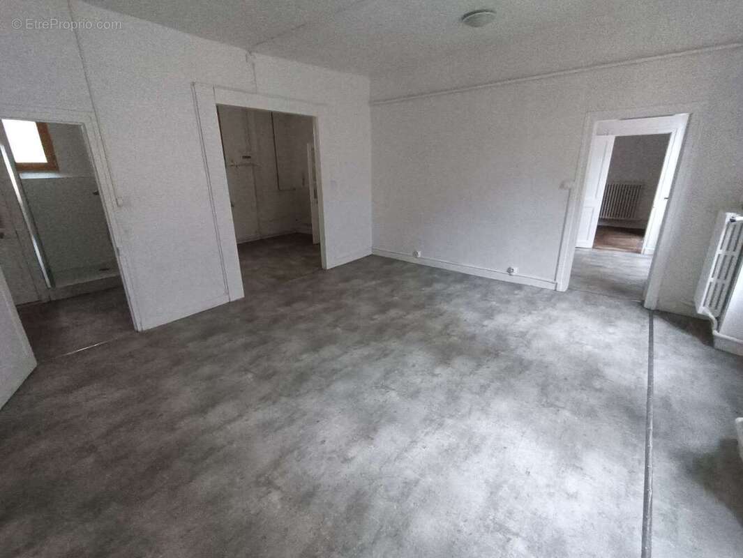 Appartement 330 m² à Tulle  - photo 1212