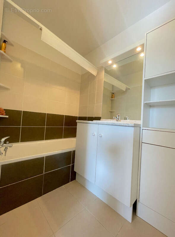 Appartement à BEAUZELLE