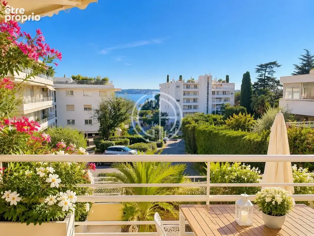 CANNES CENTRE - Superbe appartement 4 pièces avec terrasse - photo 1