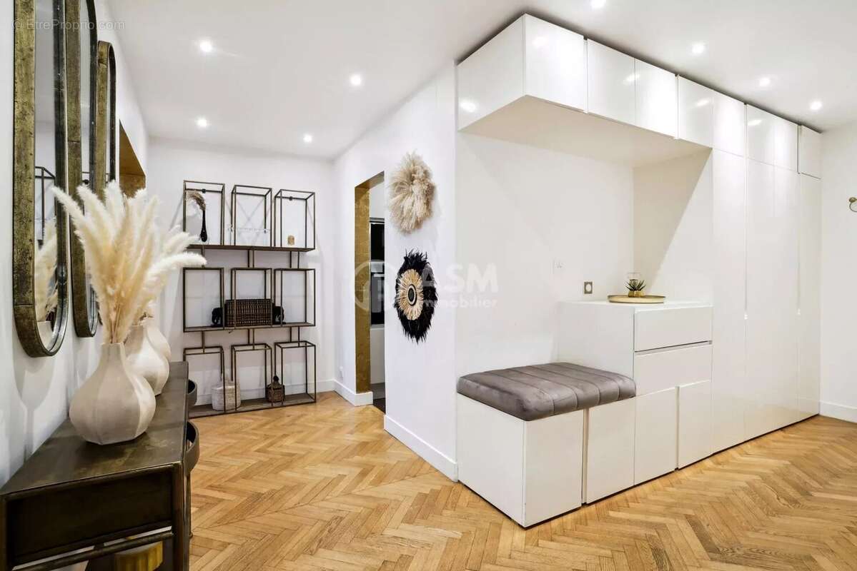 Appartement à COURBEVOIE