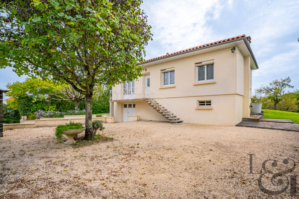 Maison à MONCLAR