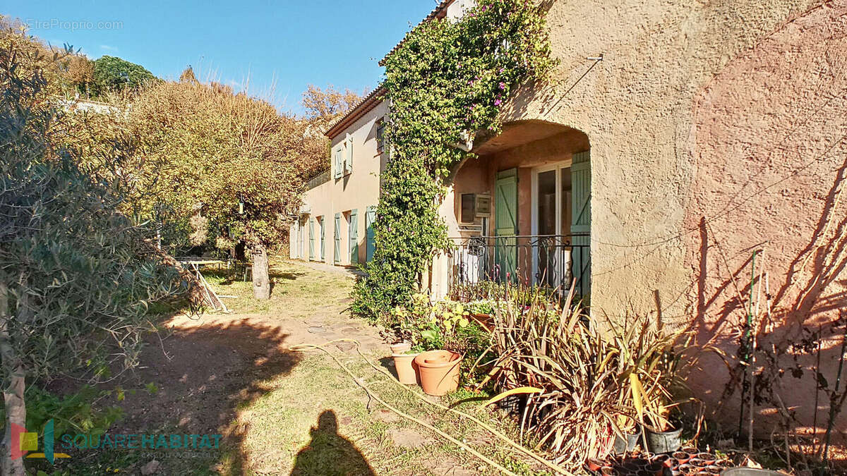 Maison à LES ADRETS-DE-L&#039;ESTEREL