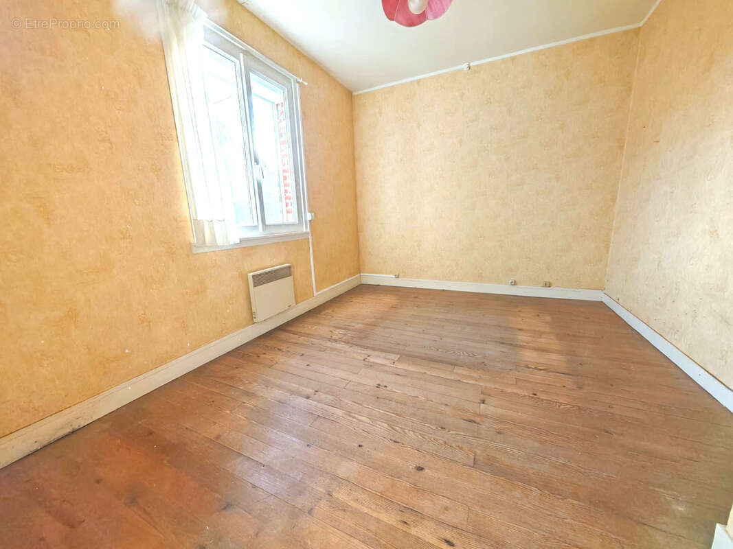 Maison à SAINT-SAUFLIEU