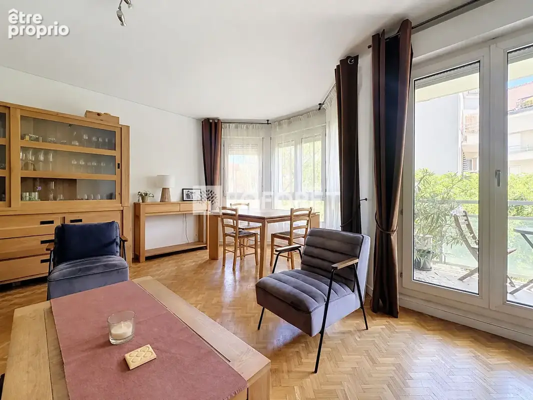 Suresnes centre-ville - 3 pièces 67,48 m² - 2 balcons - parking - cave - DPE C - photo 2