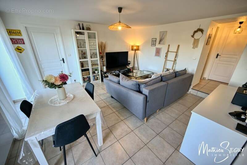 Appartement à COURZIEU