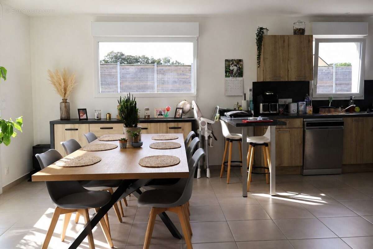 Maison 85 m² à Virandeville  - photo 7