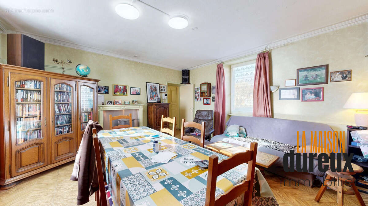 Maison à VELESMES-ECHEVANNE