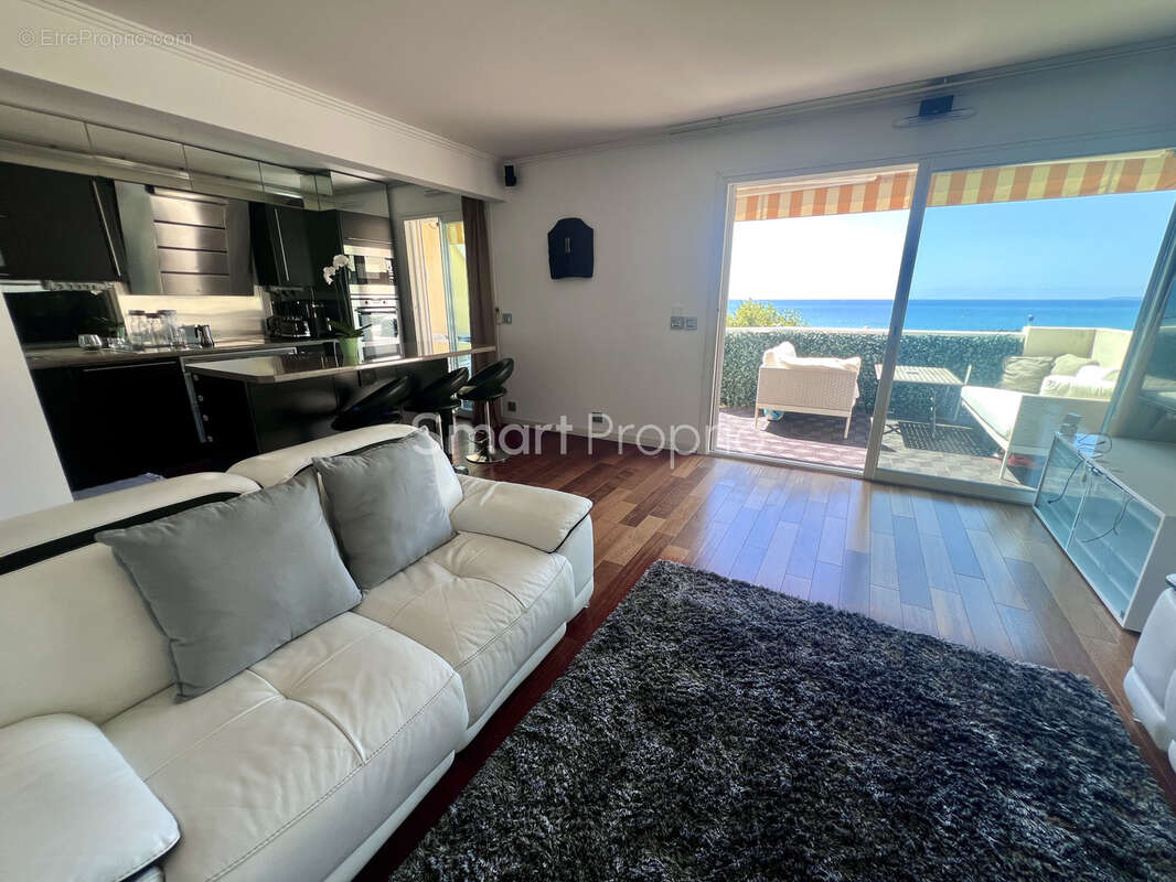 Appartement à SAINT-LAURENT-DU-VAR
